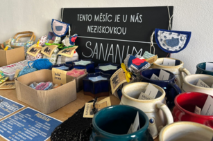Září v Café Nezisk patří SANANIMu